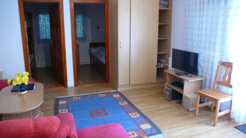 Ferienwohnung Nyarido Apartman Alsóörs Exterior foto